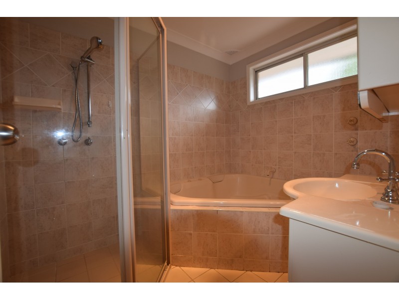 27 Koninderie  Parade, Narara NSW 2250