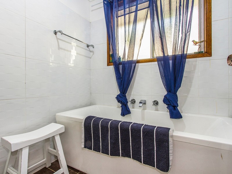 7 Coulter Road, Wyoming NSW 2250