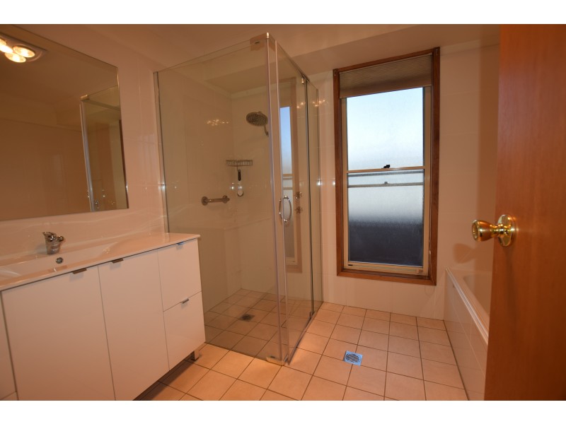 16 James Sea Drive, Green Point NSW 2251