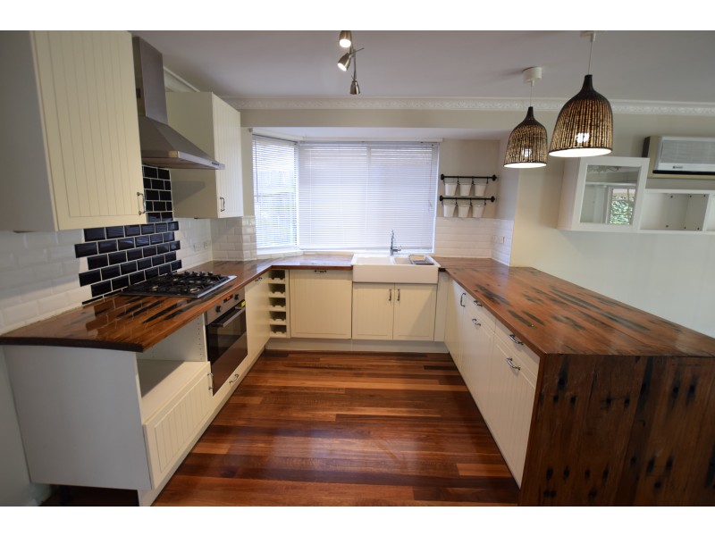 5 Noonan Point Avenue, Point Clare NSW 2250