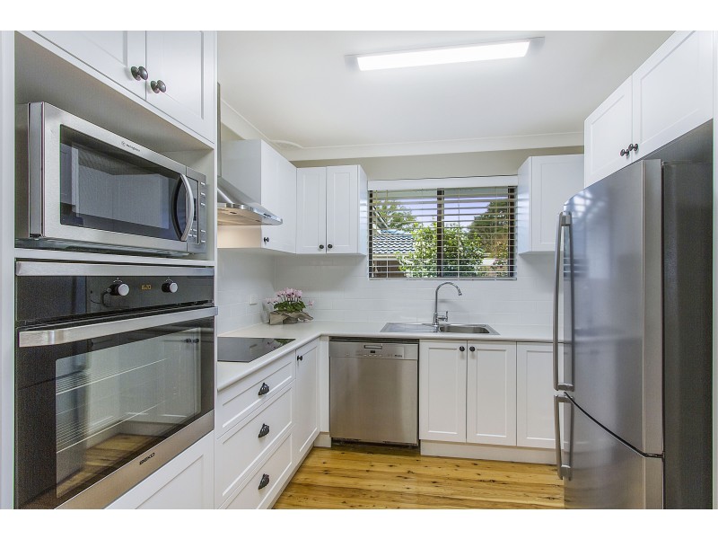 10 Sunshine Drive, Point Clare NSW 2250