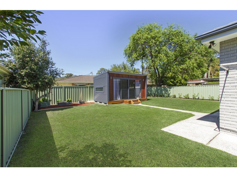 10 Sunshine Drive, Point Clare NSW 2250