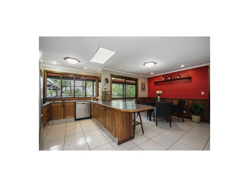 8 Wilpena Court, Springwood QLD 4127