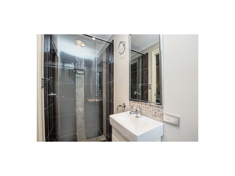 8 Wilpena Court, Springwood QLD 4127