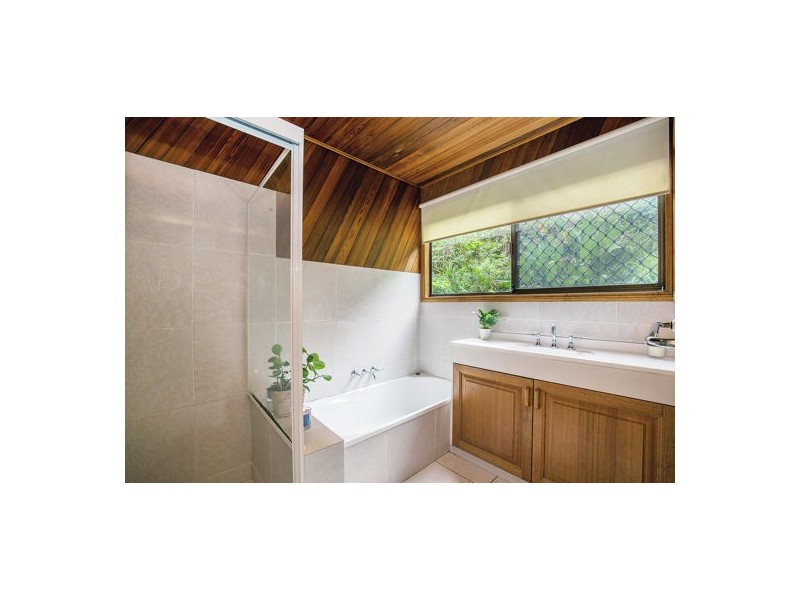 8 Wilpena Court, Springwood QLD 4127