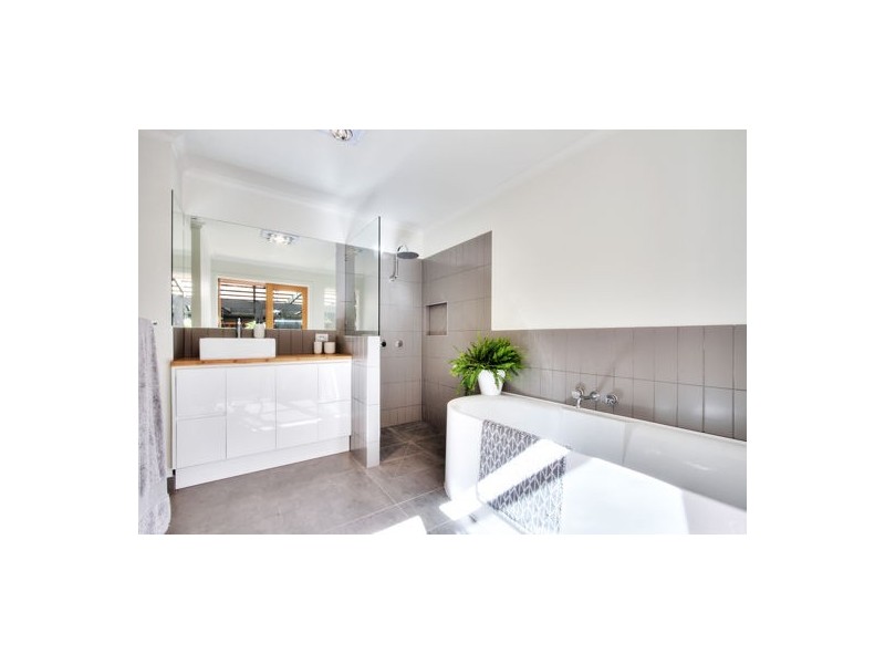 9 Wilpena Court, Springwood QLD 4127