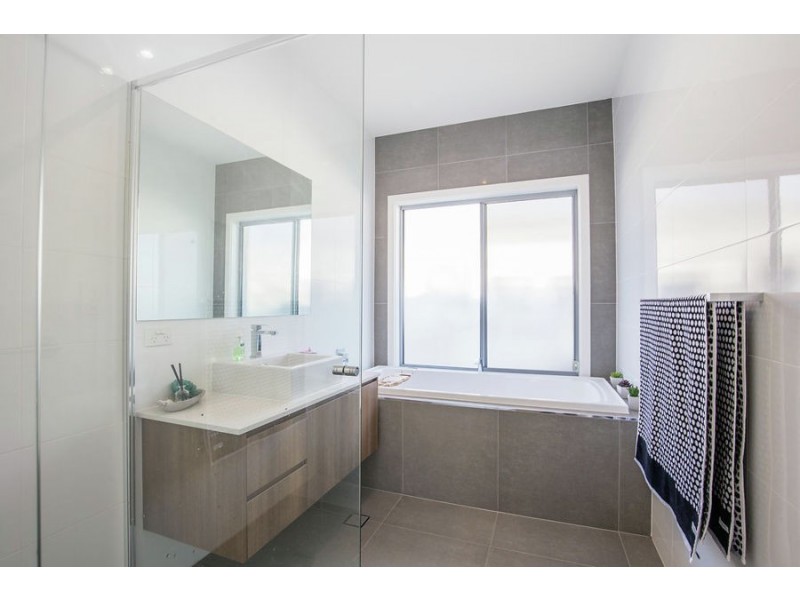 29 Sunset Place, Jacobs Well QLD 4208