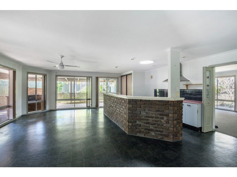 13 Hochtief Court, Edens Landing QLD 4207
