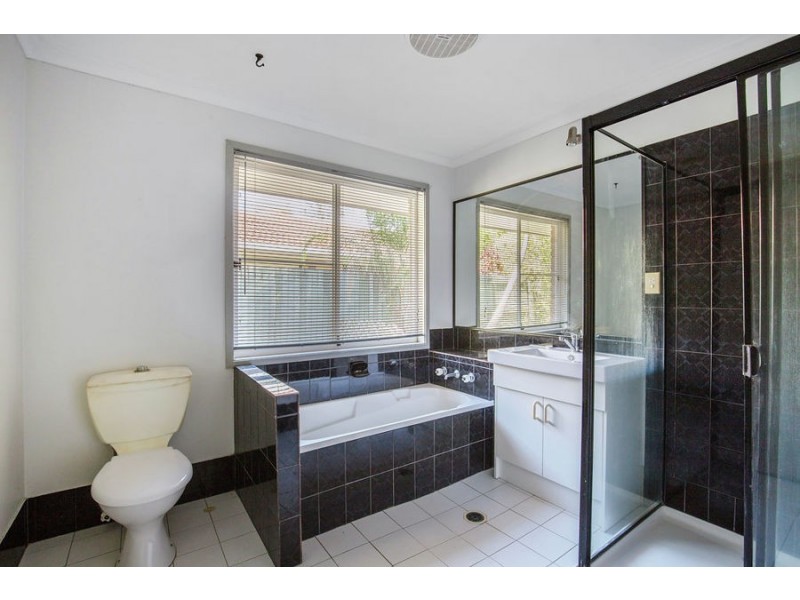 13 Hochtief Court, Edens Landing QLD 4207