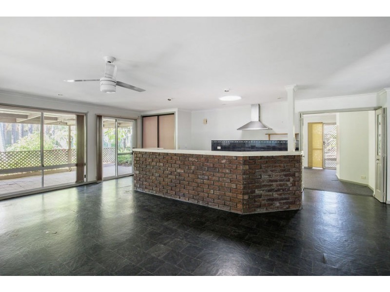 13 Hochtief Court, Edens Landing QLD 4207