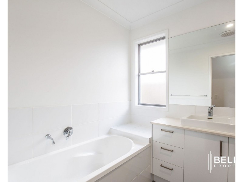 68 Mieka Crescent, Pimpama QLD 4209
