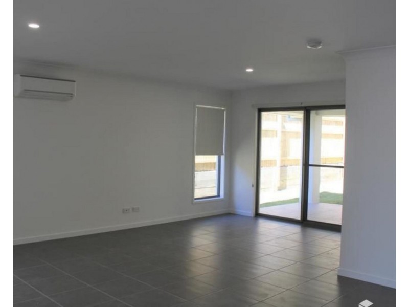 68 Mieka Crescent, Pimpama QLD 4209