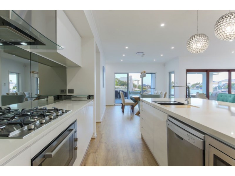 27 Sundown Place, Calypso Bay, Jacobs Well QLD 4208