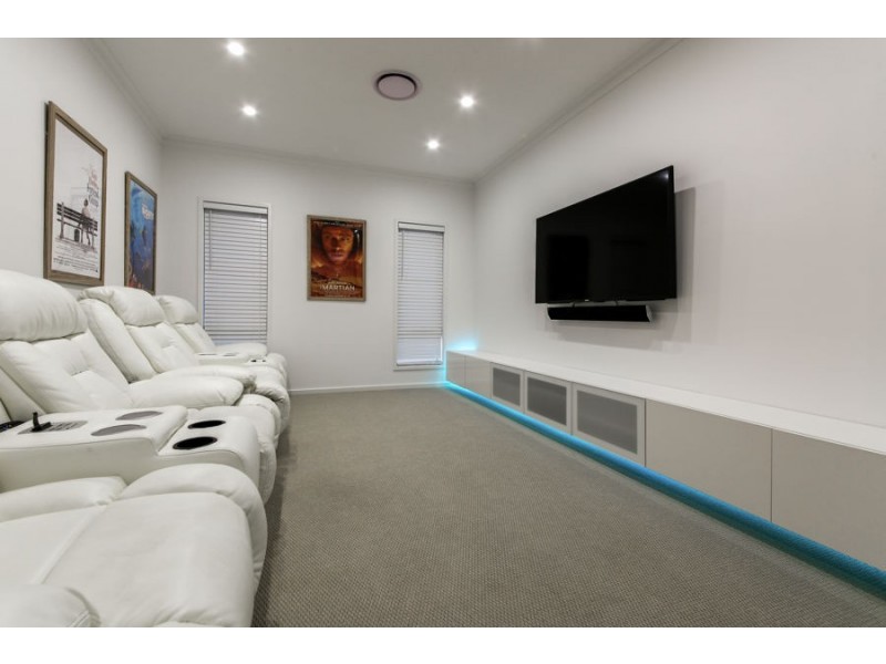 27 Sundown Place, Calypso Bay, Jacobs Well QLD 4208