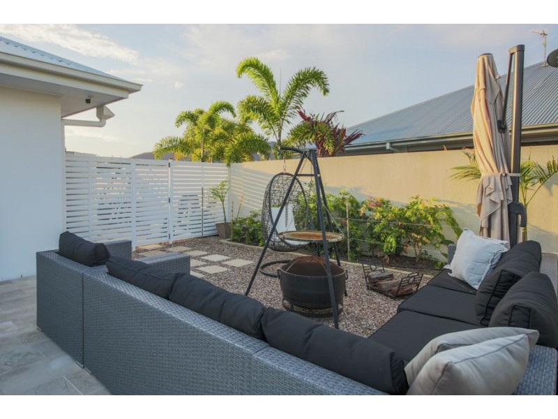 27 Sundown Place, Calypso Bay, Jacobs Well QLD 4208