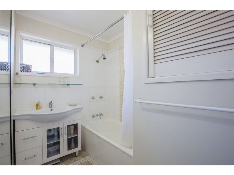 9 Caloola Drive, Springwood QLD 4127