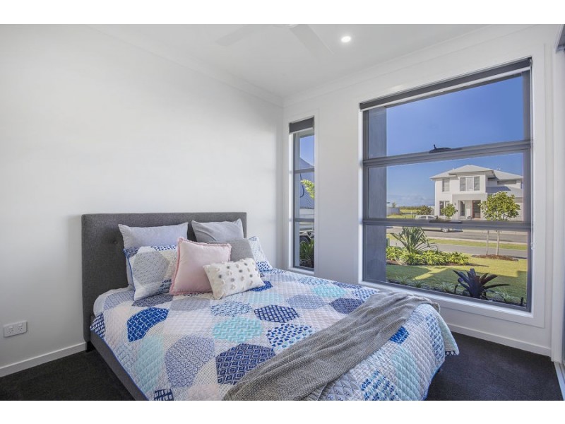 24 Paradise Parade, Jacobs Well QLD 4208