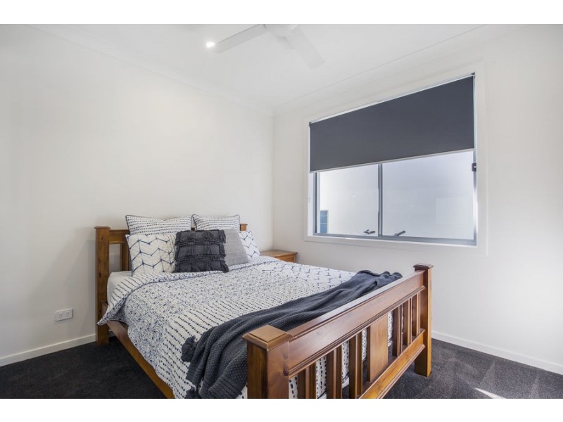 24 Paradise Parade, Jacobs Well QLD 4208