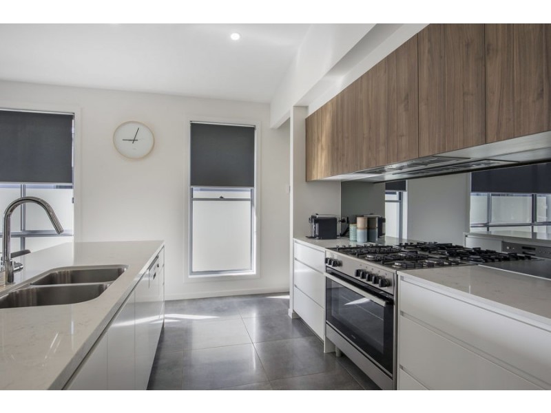 24 Paradise Parade, Jacobs Well QLD 4208