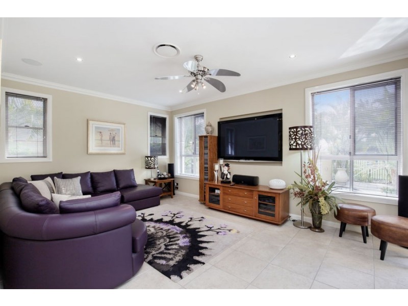 20 Marina Parade, Jacobs Well QLD 4208