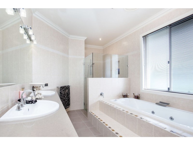 20 Marina Parade, Jacobs Well QLD 4208