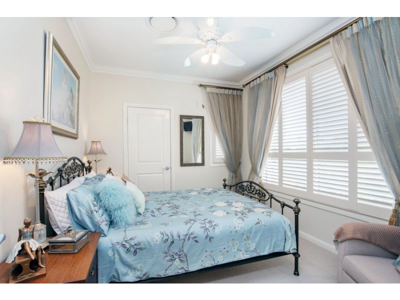 20 Marina Parade, Jacobs Well QLD 4208