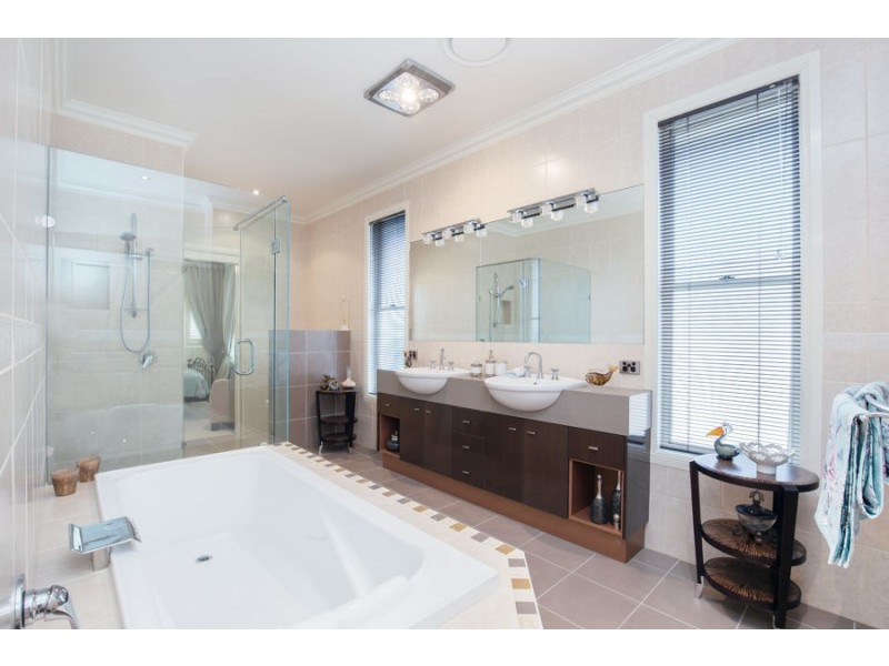 20 Marina Parade, Jacobs Well QLD 4208