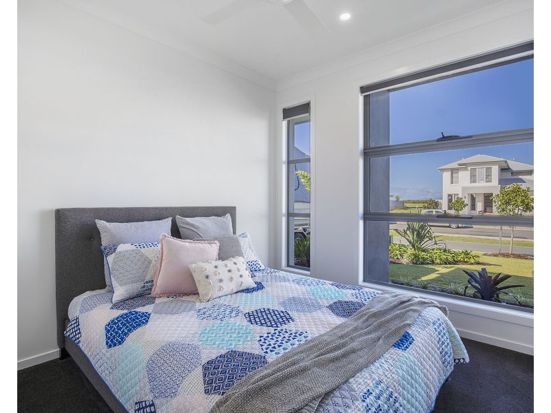 24 Paradise Parade, Jacobs Well QLD 4208