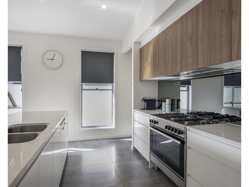 24 Paradise Parade, Jacobs Well QLD 4208