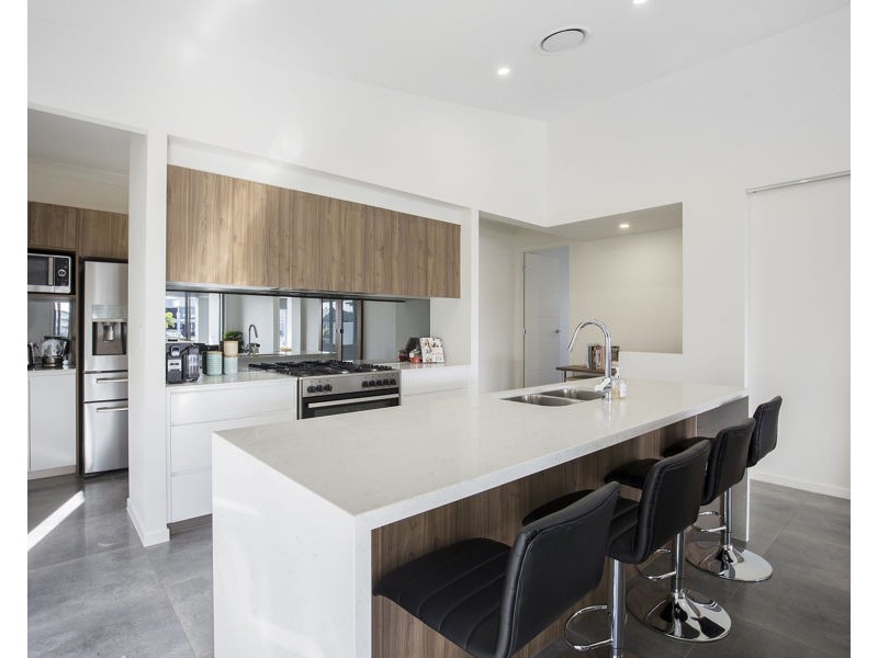 24 Paradise Parade, Jacobs Well QLD 4208