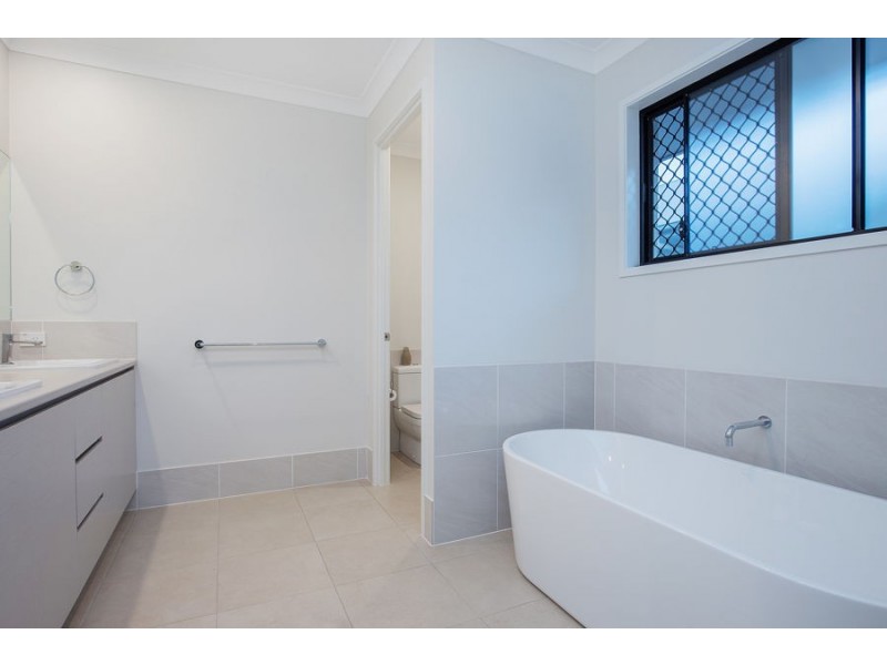 11 Catalina Parade, Jacobs Well QLD 4208