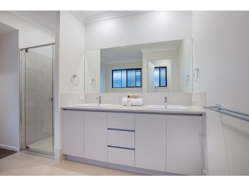 11 Catalina Parade, Jacobs Well QLD 4208