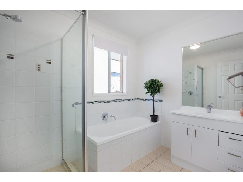 18 Yarwood Cresent, Ormeau Hills QLD 4208