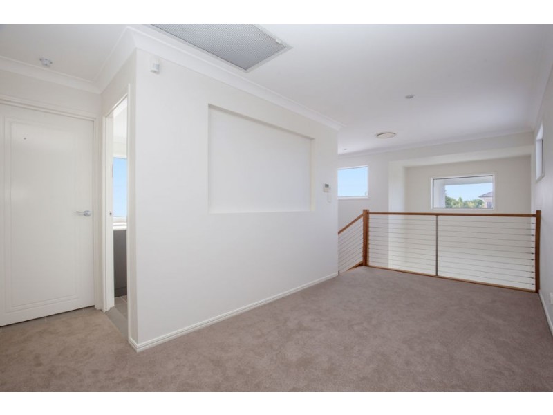 33 Marina Parade, Jacobs Well QLD 4208