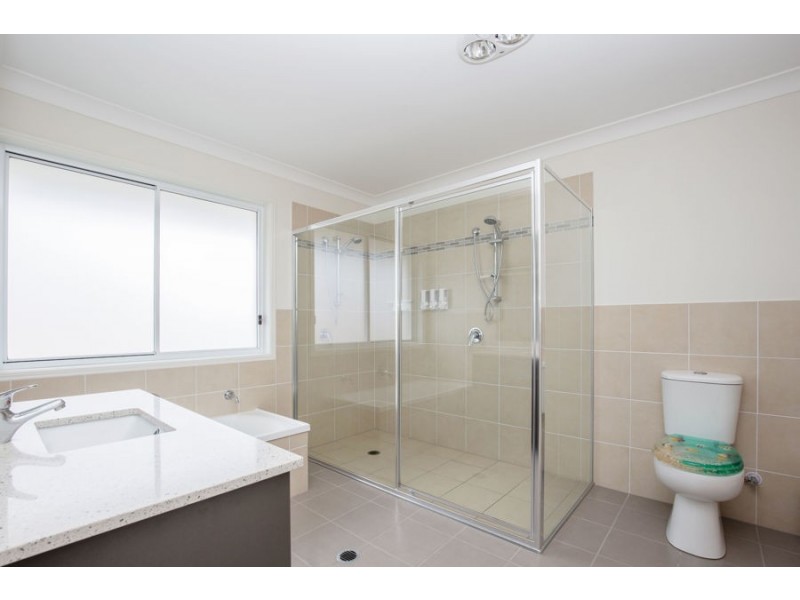 33 Marina Parade, Jacobs Well QLD 4208