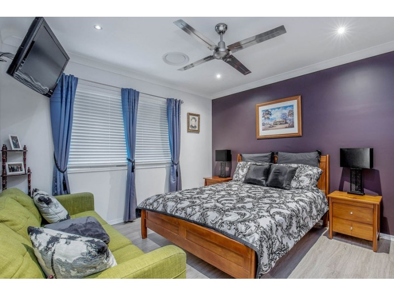 6 Drumbeat Pl, Coomera Waters QLD 4209