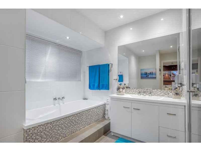 6 Drumbeat Pl, Coomera Waters QLD 4209