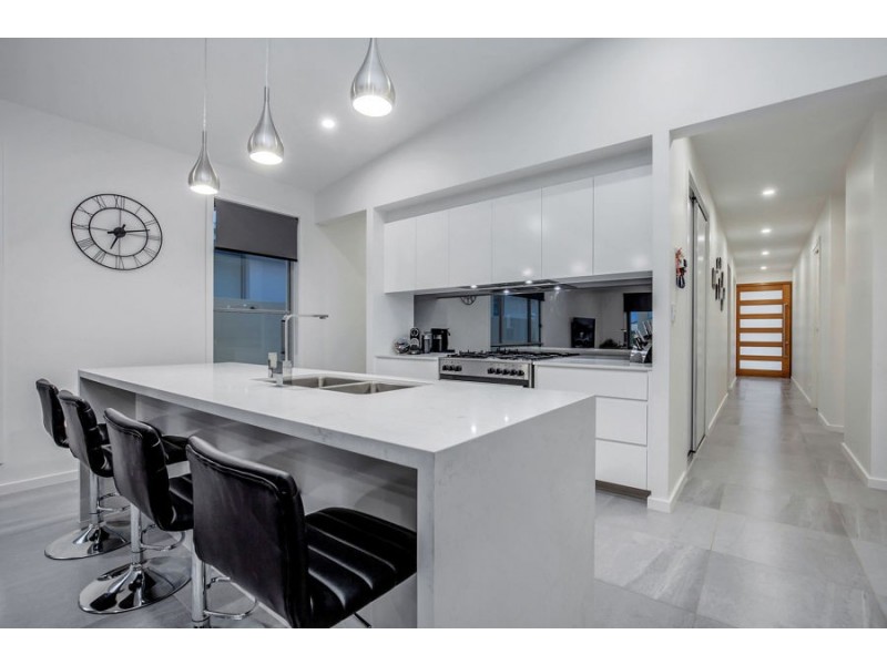 22 Paradise Parade, Jacobs Well QLD 4208