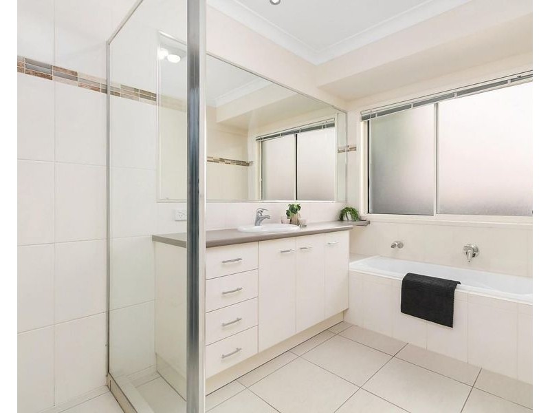 4 John Markwell Parade, Daisy Hill QLD 4127