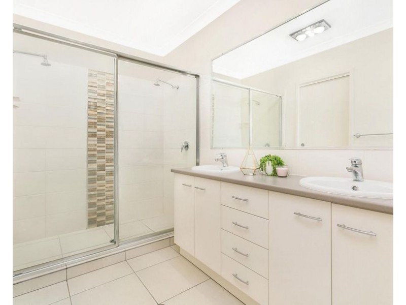 4 John Markwell Parade, Daisy Hill QLD 4127