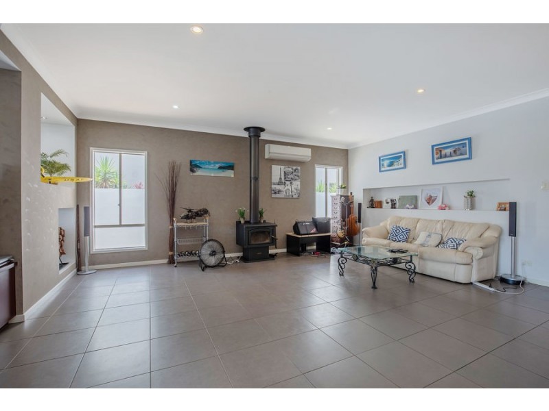 31 Marina Parade, Jacobs Well QLD 4208
