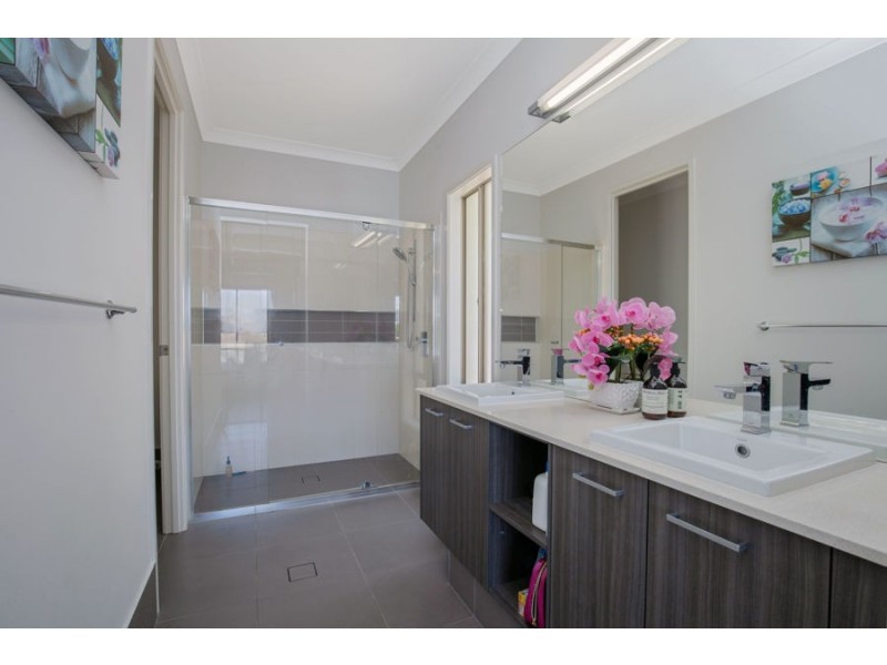 31 Marina Parade, Jacobs Well QLD 4208