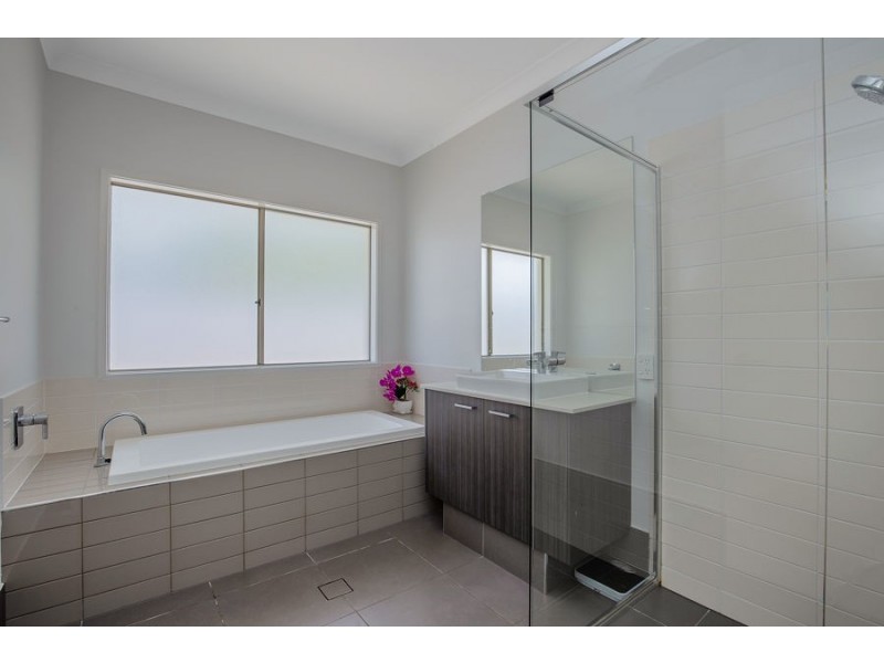 31 Marina Parade, Jacobs Well QLD 4208