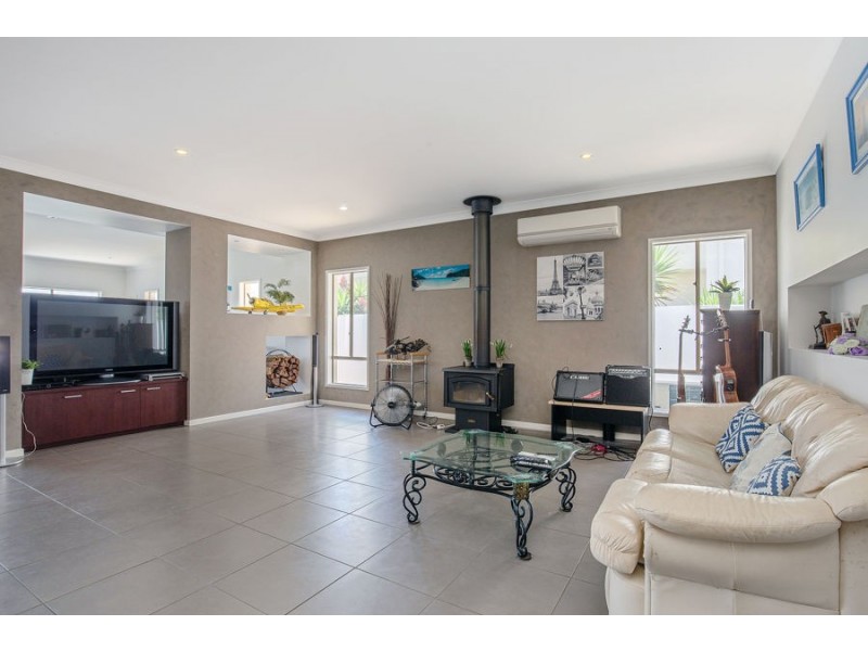 31 Marina Parade, Jacobs Well QLD 4208