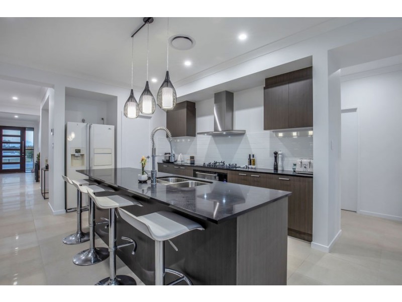 3 Paradise Parade, Jacobs Well QLD 4208
