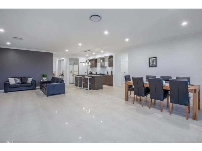3 Paradise Parade, Jacobs Well QLD 4208