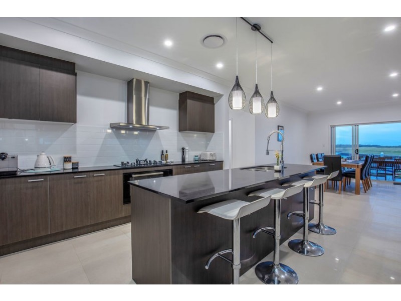 3 Paradise Parade, Jacobs Well QLD 4208