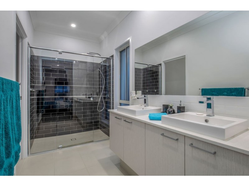 3 Paradise Parade, Jacobs Well QLD 4208