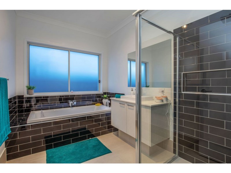 3 Paradise Parade, Jacobs Well QLD 4208