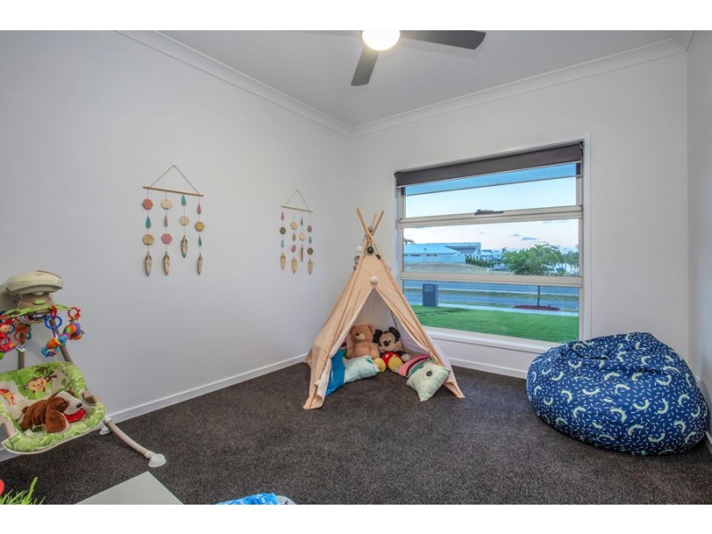 3 Paradise Parade, Jacobs Well QLD 4208